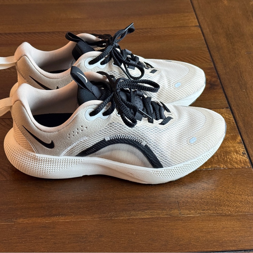 Nike Womens' React Escape Run 2 Cream & Black Sneakers Size 7.5